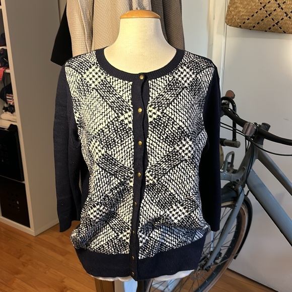 TH sweater - Picture 1 of 6